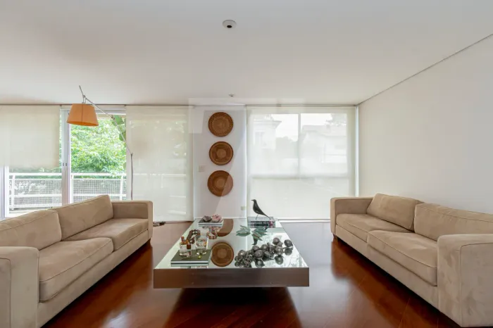 Casa de Condomínio toda reformada pelo arquiteto Arthur Mattos Casas. Vila Madalena