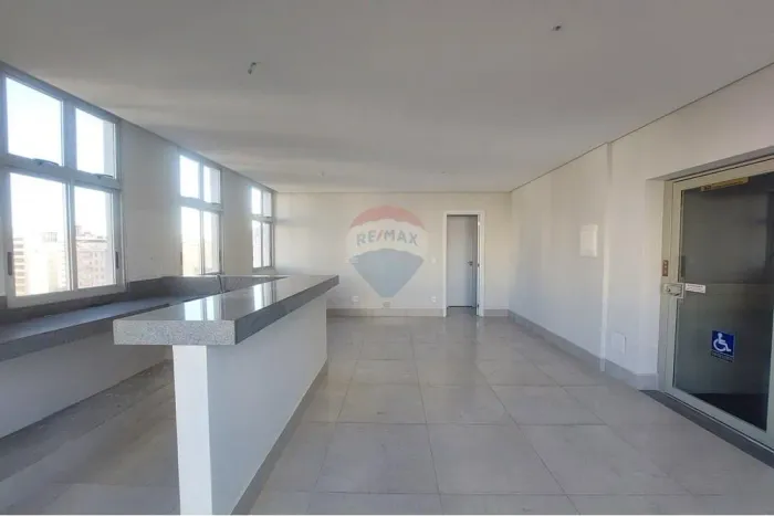 Cobertura duplex com 2 quartos, suíte, elevador a venda no Bairro Centro, BH/MG.