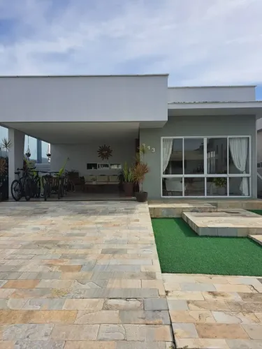Casa em Condomínio com 3 Suítes, Piscina Privativa e Energia Solar para Alugar em Carpina