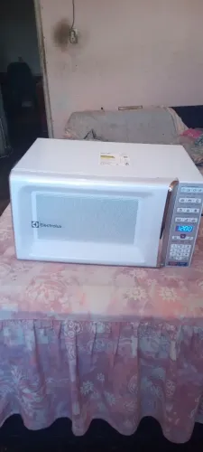 VENDO MICROONDAS ELECTROLUX MEO44 34 LITROS NOVO ZERADO COM NF NA GARANTIA COM MANUAL