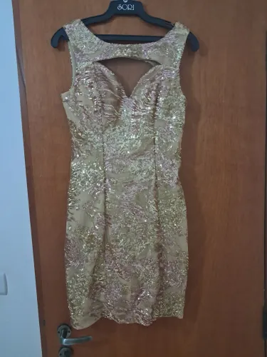Vestido curto paete dourado