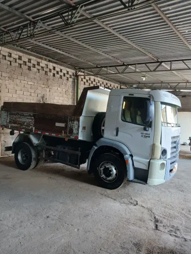 Caminhão basculante 15.180 novinho