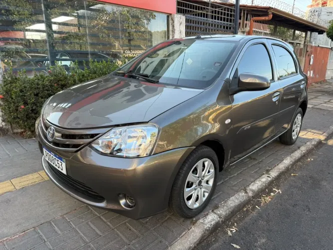 Toyota Etios X 1.3 Flex 16V 5P Mec. 2017