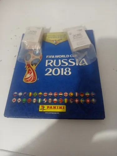 Álbum Copa 2018 com figurinhas soltas completo.
