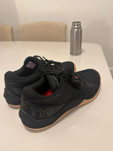 Tenis TYR CXT-2 preto gum tamanho 27,2cm (usado)