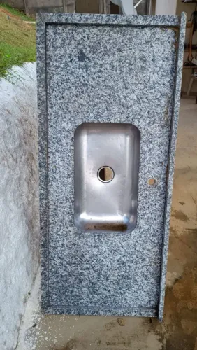 ? Pia de granito cinza com cuba de inox - 1,42 m