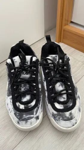 Tênis Fila Preto/Branco - Tamanho 39