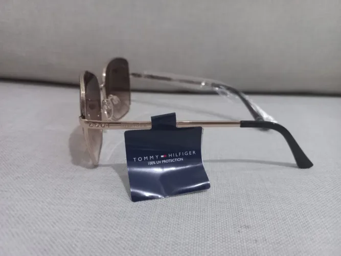 Lindo óculos da Tommy