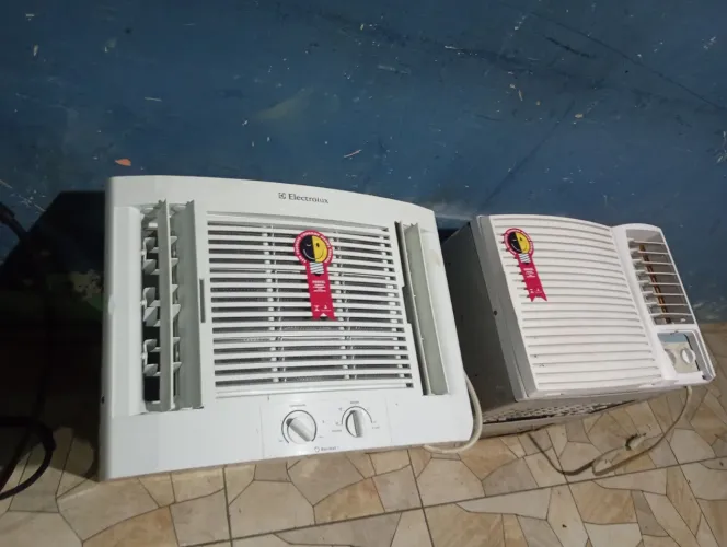 Vendo esses dois ar condicionado ou Electrolux 7500 valor 480 ou springe de 7500 .430