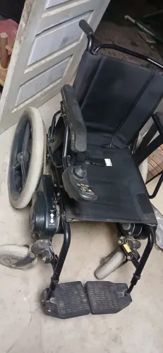 Cadeira de rodas motorizada