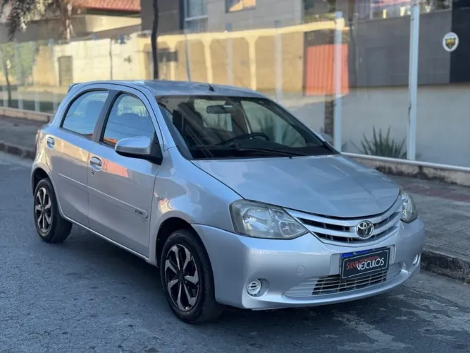Toyota Etios X 1.3 Flex 16V 5P Mec. 2015