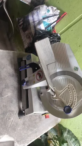 Vendo fatiador de frios bi volt
