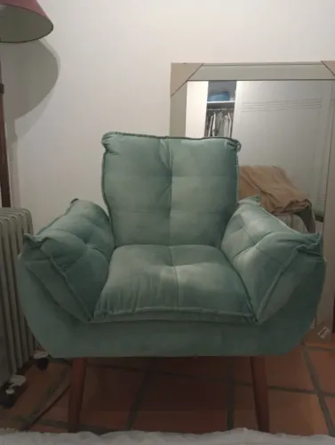 Poltrona Matriz turquesa estado de nova muito cômoda. Largura 83 cm Alt 90cm