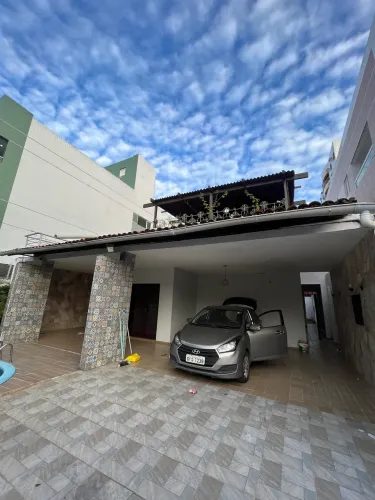 Casa com 5 quartos a 200 metros do mar