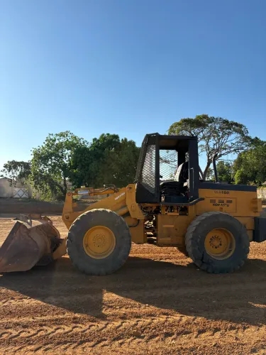 Pá Carregadeira Komatsu WA180 2012 - Excelente Estado