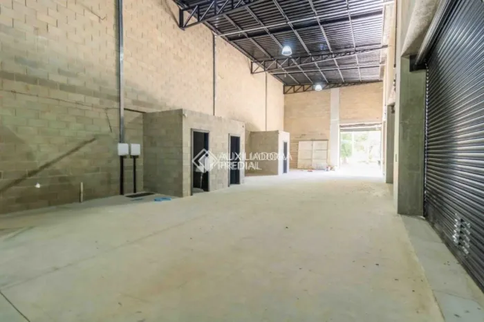 Loja Comercial, 43m², 1 Lavabo e Estacionamento - Santa Maria Goretti