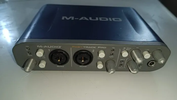 Placa de Áudio M-Audio Fast Track Pro