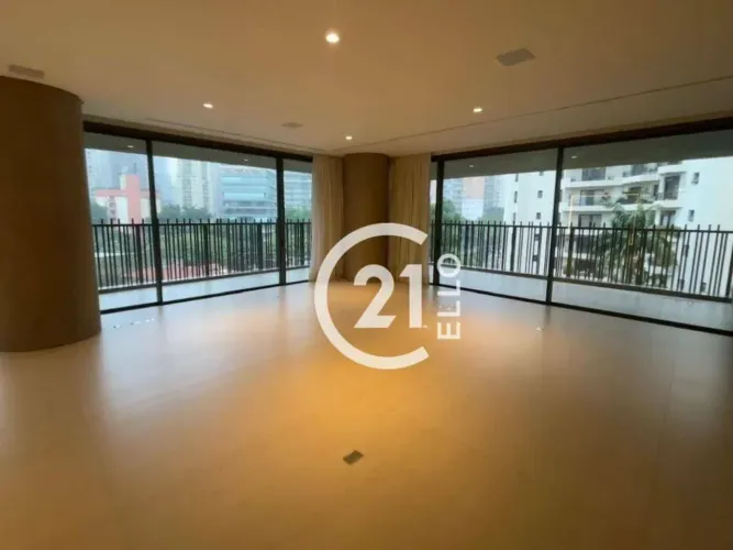 Moema 480m², 4 suítes, andar alto