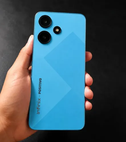 Hot 30i 128GB com 8GB de RAM