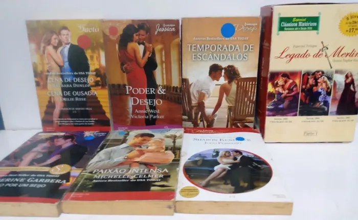 Livros de Bolso Coleção Harlequin Desejo 6 Livros+ Box O Legado de Merlin 