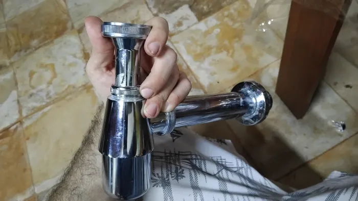 Sifão cromado Docol para cuba/lavatorio altura regulavel, em excelente estado.