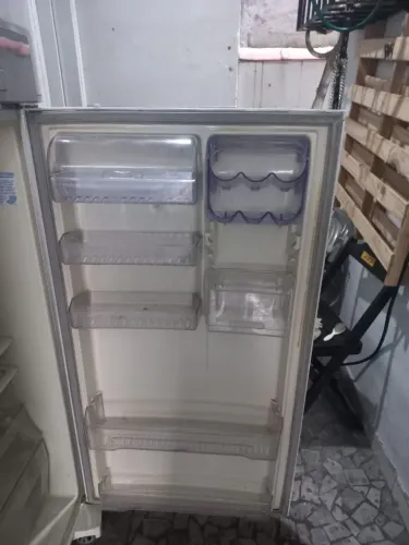 Geladeira c defeito 150