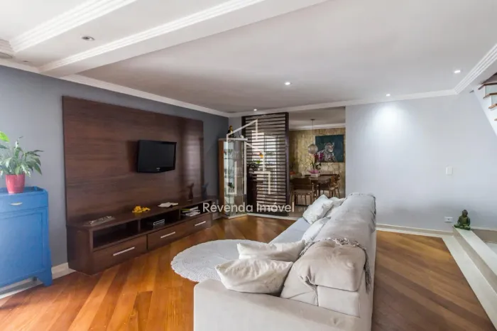 Casa de Luxo à Venda em Santana de Parnaíba-SP: 4 Quartos, 4 Suítes, 6 Banheiros, 3 Vagas