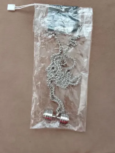 Corrente com pingente de halter em aço inox
