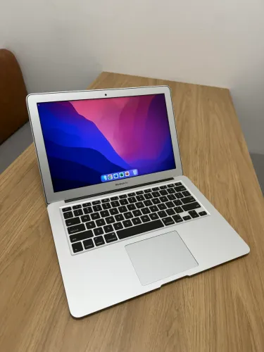 MacBook Air 13" 2017 · i5 · 8GB · 128GB · Carcaça impecável
