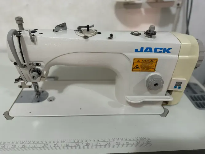Máquina de costura industrial reta