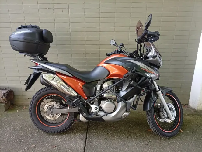 Honda XL Transalp 700 muito inteira!