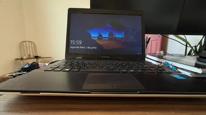 NOTEBOOK Sansung 370E 8gb ram, 512 ssd, Core I5 5200u, memória de video integrada.