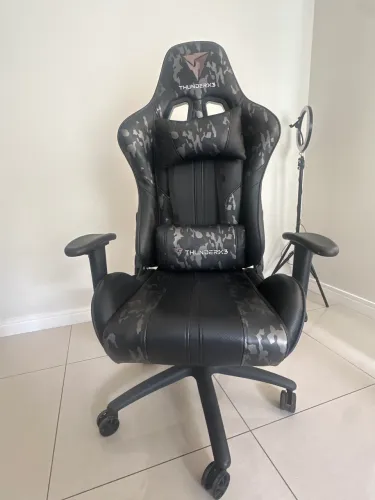 Cadeira gamer ThunderX3 camuflada