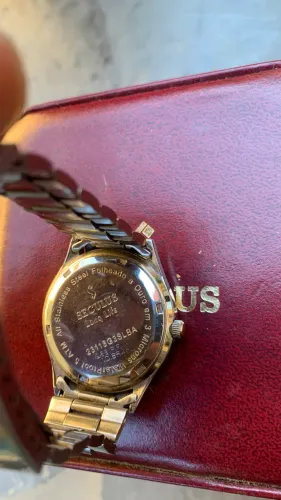 Relógio secullus banhado a ouro 