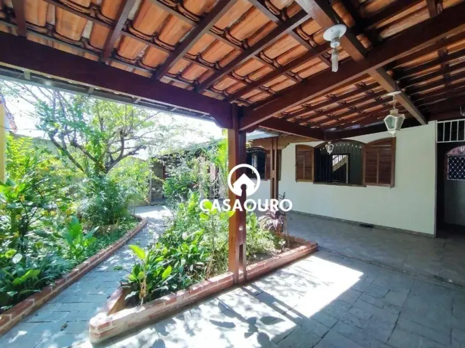 Casa com 3 quartos à venda, 200 m² por R$ 1.000.000 - Sagrada Família - Belo Horizonte/MG