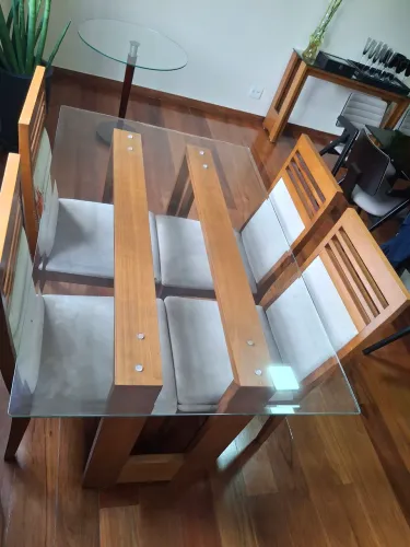 Conjunto de jantar mesa e cadeiras