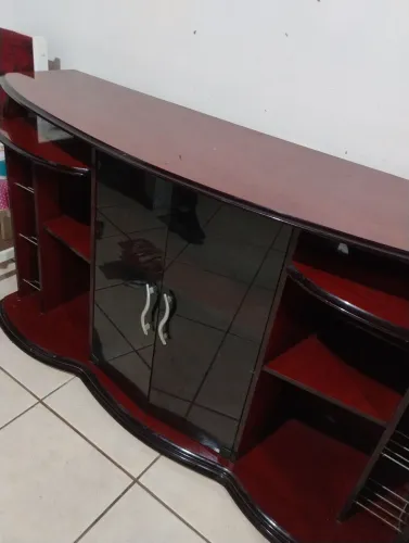 Rack de sala com porta de vidro