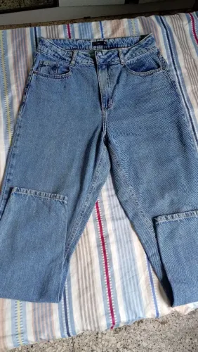 Calça jeans mon feminina ,usada 2 vezes só 