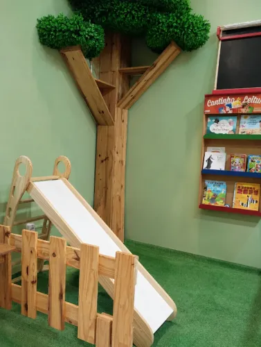 Cantinho Infantil em Madeira | Árvore Temática + Cerquinha | Espaço Kids