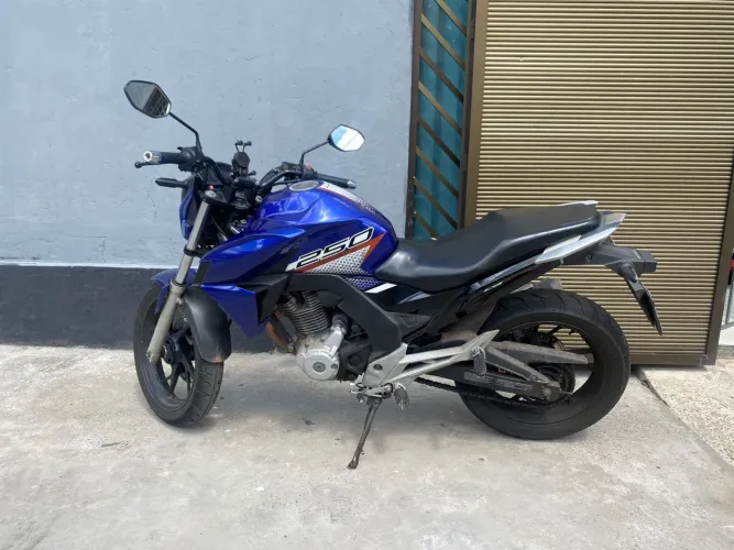 Vendo twister 250 2022 azul R$16.500