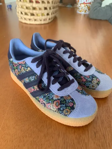 Tenis adidas gazelle liberty london tam 30