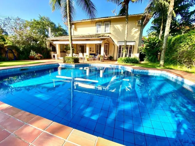 Casa à Venda em Condomínio fechado na Praia da Baleia