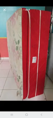 Cama box queen com marcas de uso mas da pra usar bastante