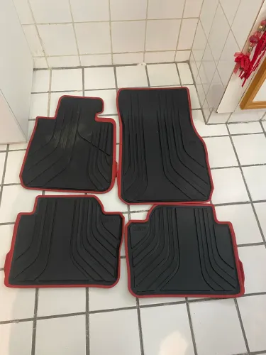 Vende-se tapetes modelo monster primal comprado na concessionária