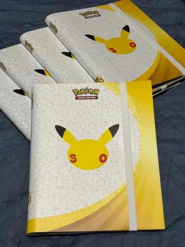Fichário Pokémon Inglês - Celebração 30 anos