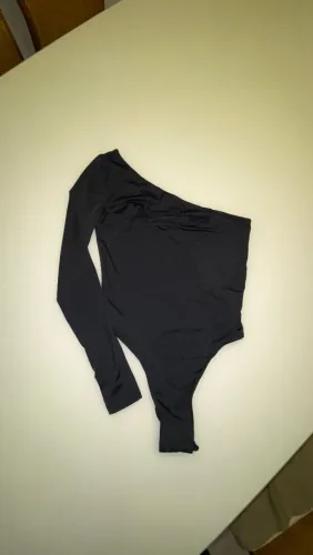 Body preto uma manga