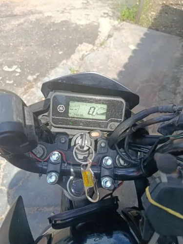 Vendo moto Factor 150 valor 10000 faço até 9500