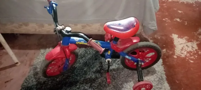 Bicicleta infantil menino