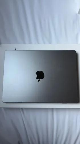 MacBook Pro M3 8GB 1TB 14P - Muito conservado