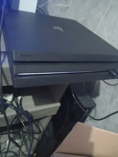Playstation ps4 pro 1.5tb completo 2 controles 4 jogos
